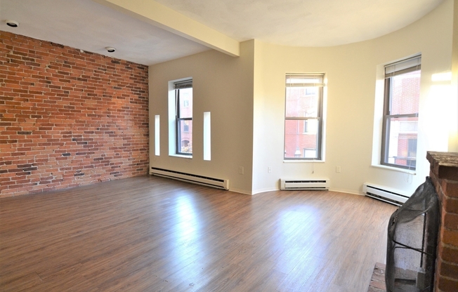 1 bed, 1 bath, 695 sqft, $3,100, Unit 12-4