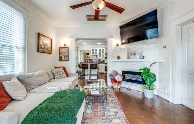 615 N CARROLL AVE