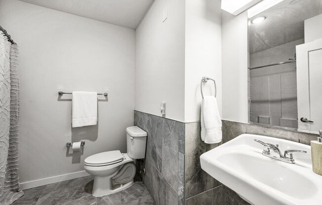 Studio, 1 bath, 425 sqft, $2,040, Unit 2M