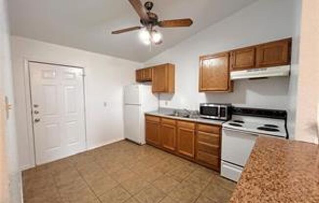 2 Bed / 1 Bath Duplex Unit In Killeen