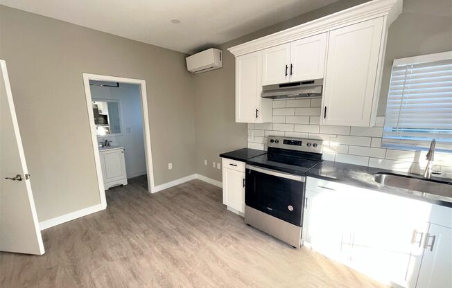 Studio, 1 bath, 243 sqft, $1,595, Unit 44