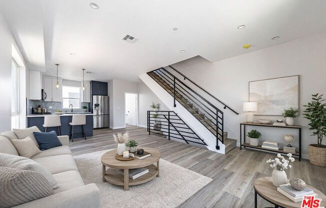 6702 BALBOA BLVD