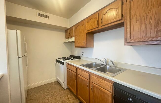 1 bed, 1 bath, $850, Unit 4D