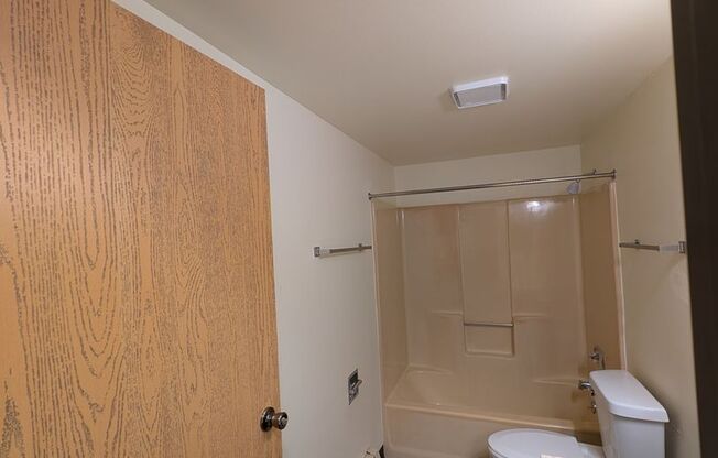 2 beds, 1 bath, 970 sqft, $1,199, Unit FB   3134