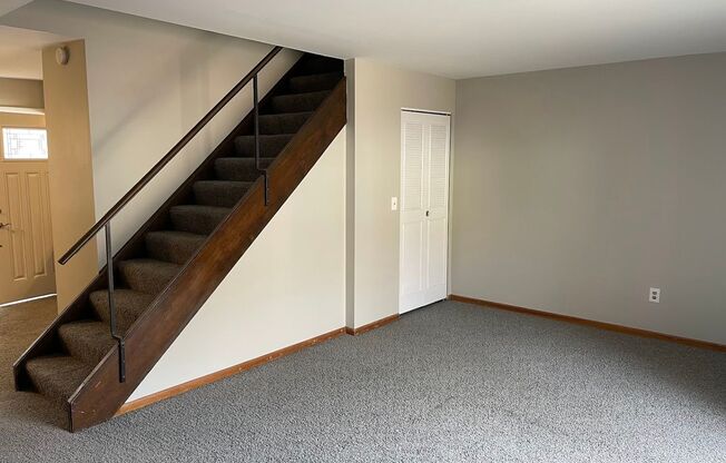 Cozy 2 BR / 1 Bath Townhome in Turtle Creek