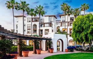 promenade rio vista exterior of apartment building with palm tree landscaping