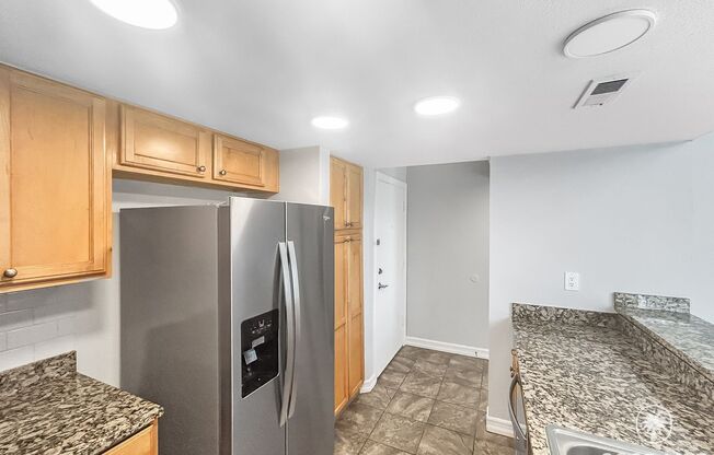 Beautiful 2BD/ 2BA W/ Reserved Parking in Rancho Bernardo!