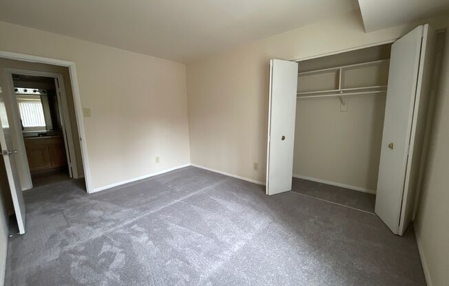 2 beds, 2 baths, 1,000 sqft, $1,950, Unit 14210 #204