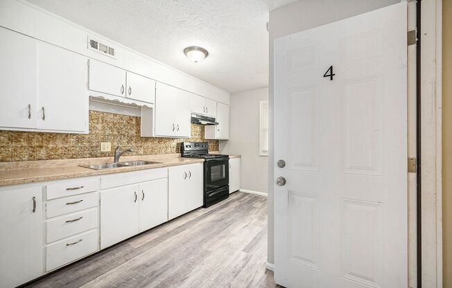 Charming 2BR/1BA Apartment in Kansas City – Prime Location, Available Now!