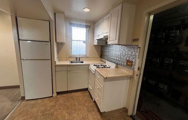 Studio, 1 bath, $1,600