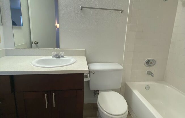 2 beds, 2 baths, 1,038 sqft, $1,215, Unit 3302