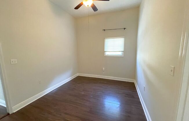 2 beds, 1 bath, 800 sqft, $1,415, Unit 2812 Chippewa