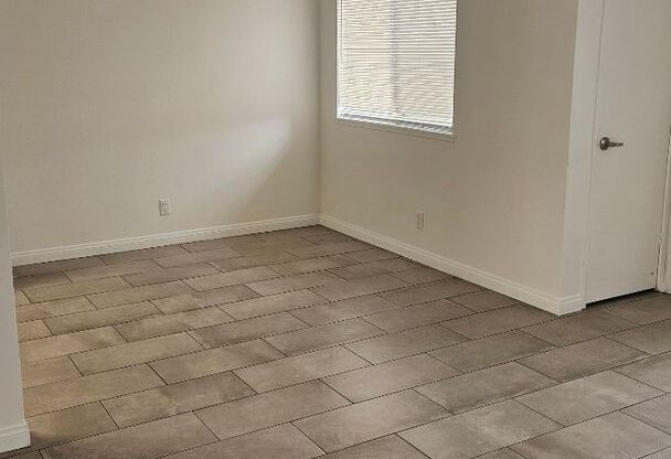 2 beds, 1 bath, 960 sqft, $2,425, Unit 07