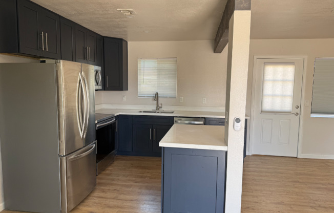 1036 W 5 ST