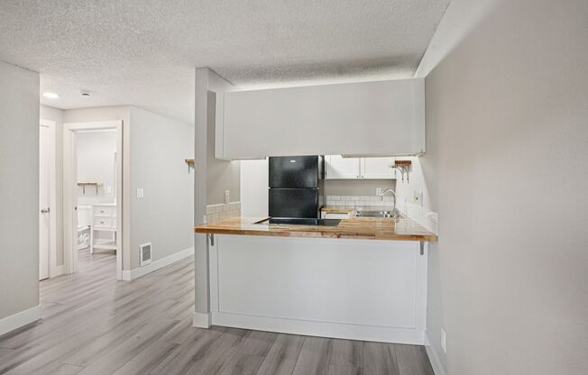 1 bed, 1 bath, 600 sqft, $1,375, Unit D27