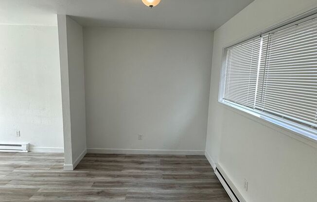 2 beds, 1 bath, 900 sqft, $1,395, Unit 35