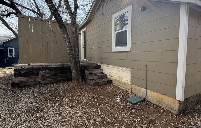 Full Brick 1 Bed 1 Bath