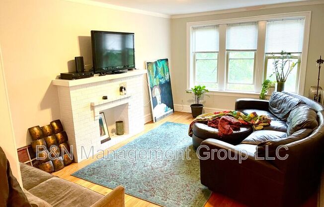 1721 W AINSLIE