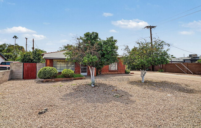3 beds, 2 baths, 1,553 sqft, $2,300