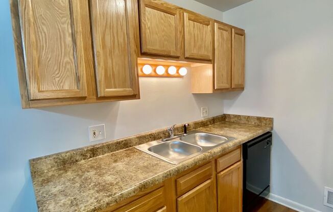 2 beds, 1 bath, 850 sqft, $1,295, Unit 901