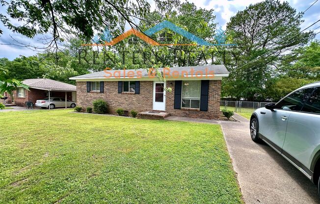 3 Bedroom House with Fenced Yard in South Huntsville