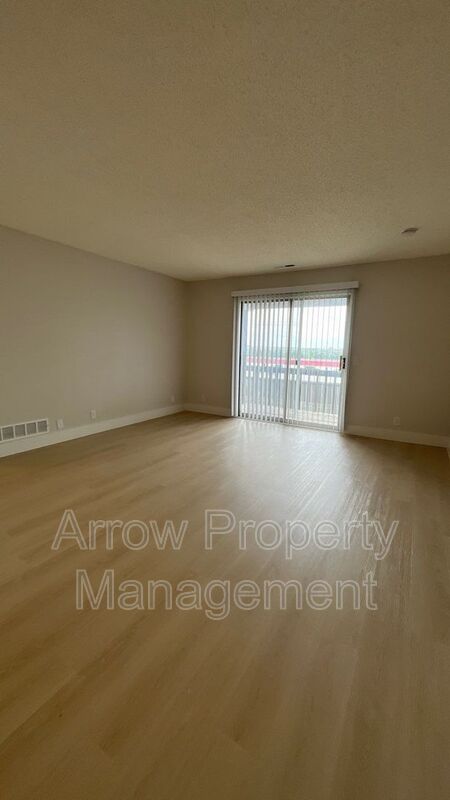535 W SAUNDERS AVE
