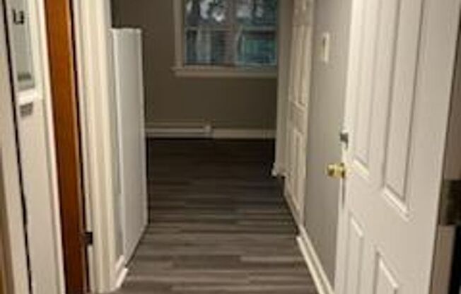 Studio, 1 bath, 350 sqft, $1,050, Unit Unit B2