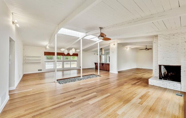 Single Story Contemporary Ranch off Pleasantdale