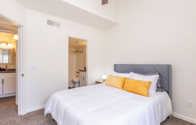 2 beds, 2 baths, 922 sqft, $1,250, Unit 1042