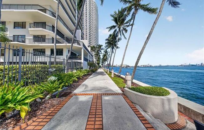 1 bed, 1.5 baths, $3,100, Unit # 916