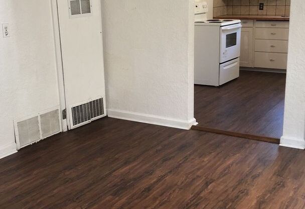 1120-1130 NE Shaw Street