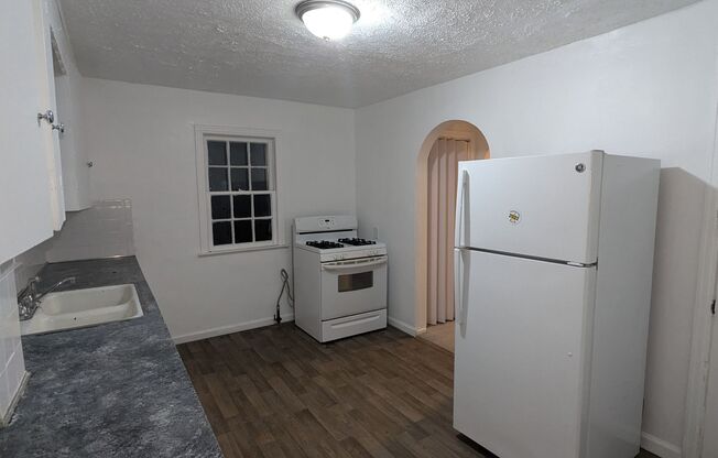 2 beds, 1 bath, $1,000