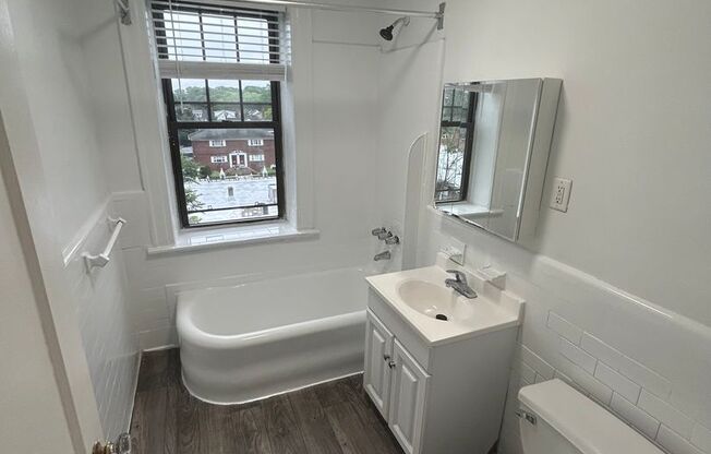 1 bed, 1 bath, 700 sqft, $2,000, Unit D03