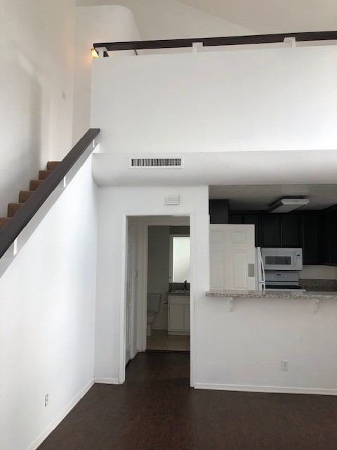 1 bed, 1 bath, $2,250, Unit 205