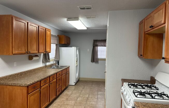 3 bed 2 bath, ALL APPLIANCES INCLUDED!
