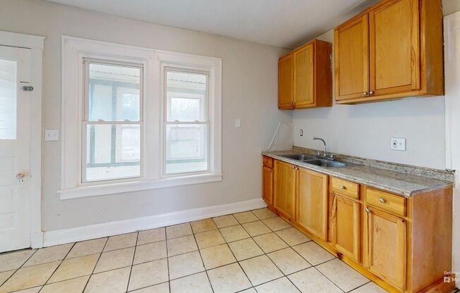 2 beds, 1 bath, 735 sqft, $900, Unit Unit 4