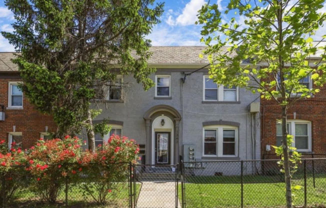 1343 BRYANT ST NE