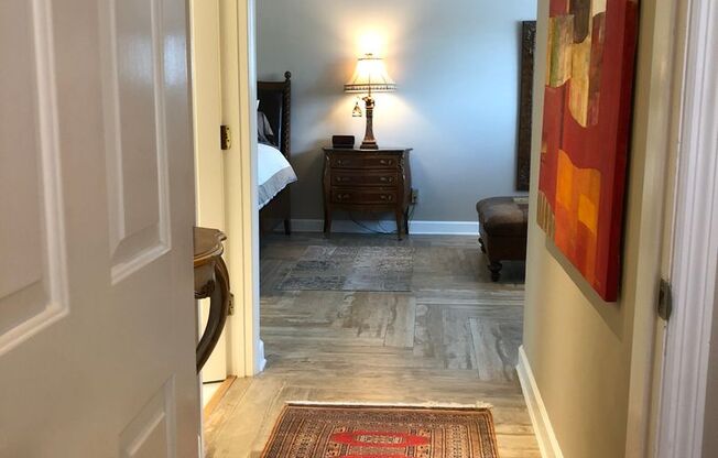 Beautifully updated 2 bedroom 2.5 bath townhome in highly desirable Lake Ivanhoe!