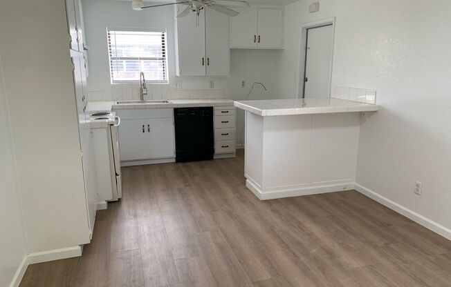 COMING SOON! Beautiful 3/2 in Sacramento! New flooring throughout