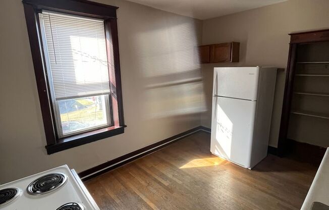 1 bed, 1 bath, $1,100, Unit 52-2FS