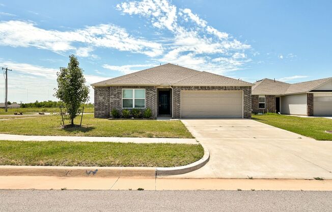 Beautiful 4BD/2BTH with a 2 car garage in Sienna Ridge Community