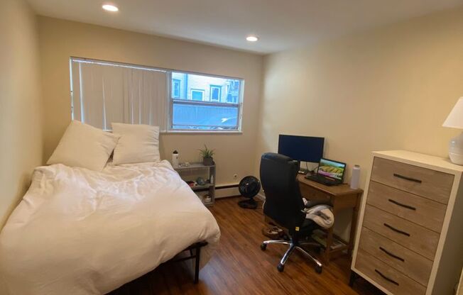 2 beds, 1 bath, 723 sqft, $2,600, Unit 05