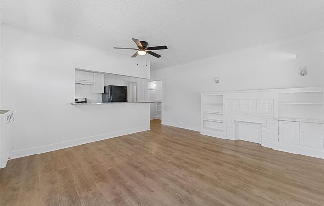 1405 CEDAR AVE