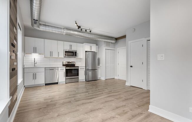 Studio, 1 bath, 280 sqft, $1,600, Unit 305