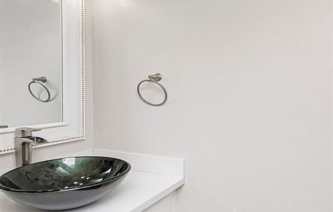 2 beds, 1.5 baths, $1,450, Unit # 27