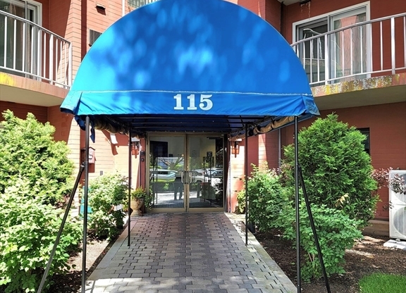 2 beds, 1 bath, 1,093 sqft, $2,400, Unit 1011