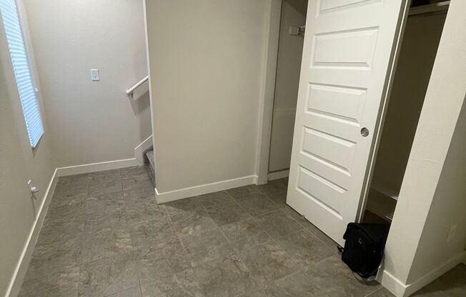 2 Bed 2.5 Bath Townhouse in Broomfield Available Now!!