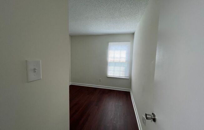 2 beds, 1 bath, $1,650