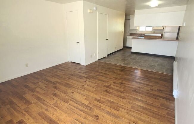 2 beds, 1 bath, $1,345, Unit 913