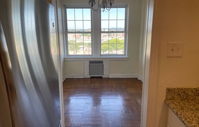 1 bed, 1 bath, 768 sqft, $1,510, Unit Royal York 211